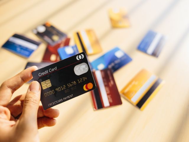 745748D4-credit-cards-17
